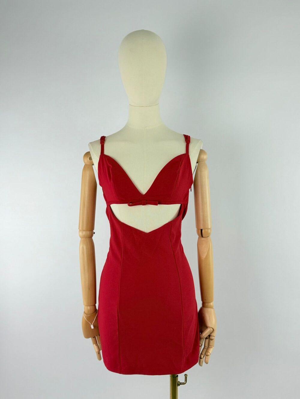 Vestido Rojo Mini Con Cut Out Y Tirantes Adjustables