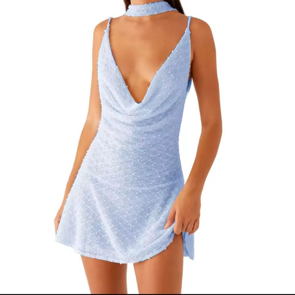 Vestido azul corto con escote en caida y espalda descubierta
