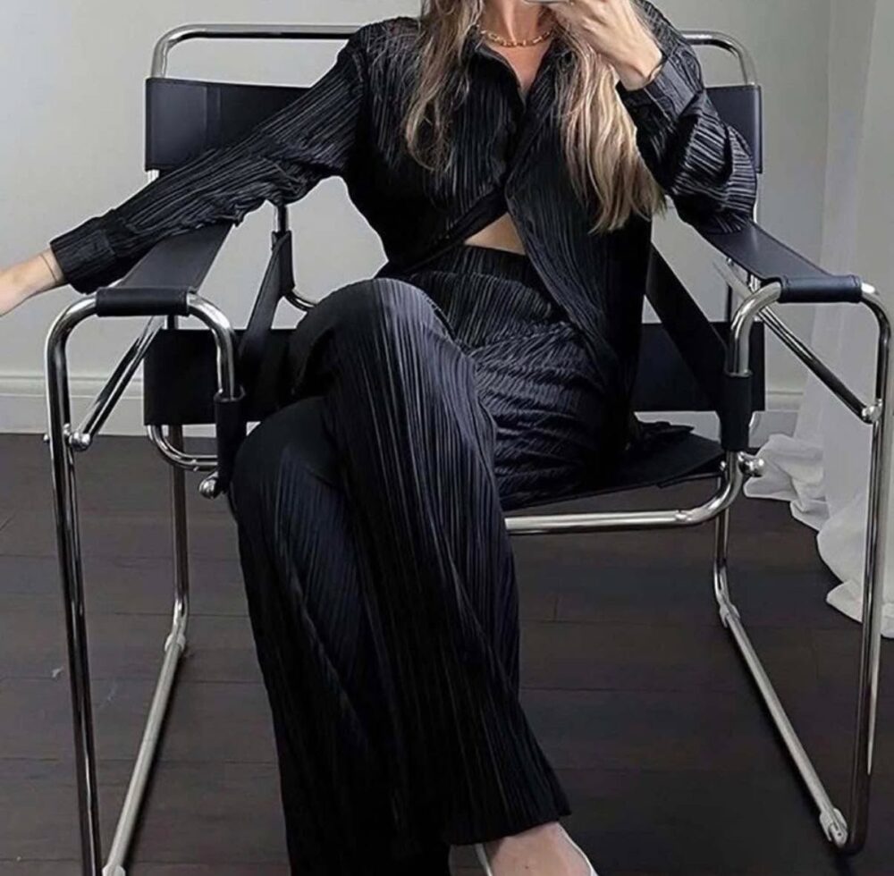 CONUNTO PLISADO NEGRO ELEGANTE