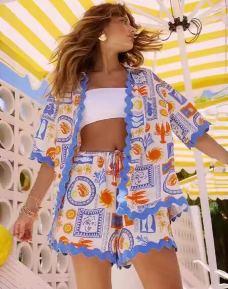 CONJUNTO PLAYERO ESTAMPADO DE DOS PIEZAS
