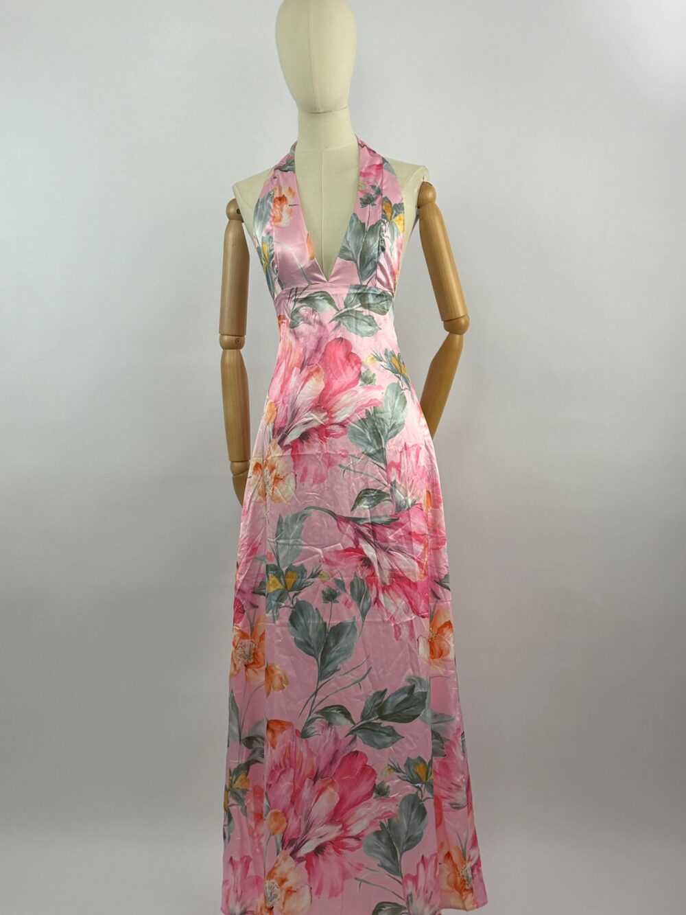 VESTIDO SATINADO ROSA CON FLORES