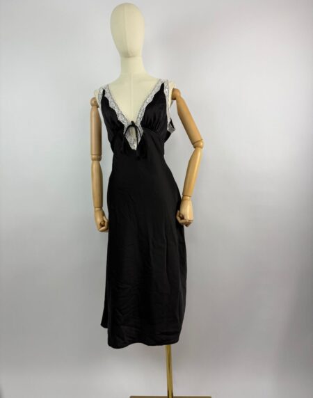 VESTIDO NEGRO LARGO DE SATIN